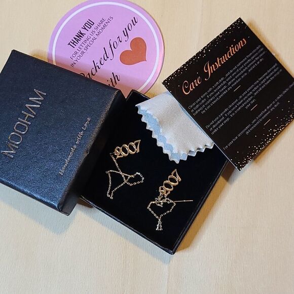 MOOHAM "2007" Birthday earings. Gold plated. - Picture 3 of 3